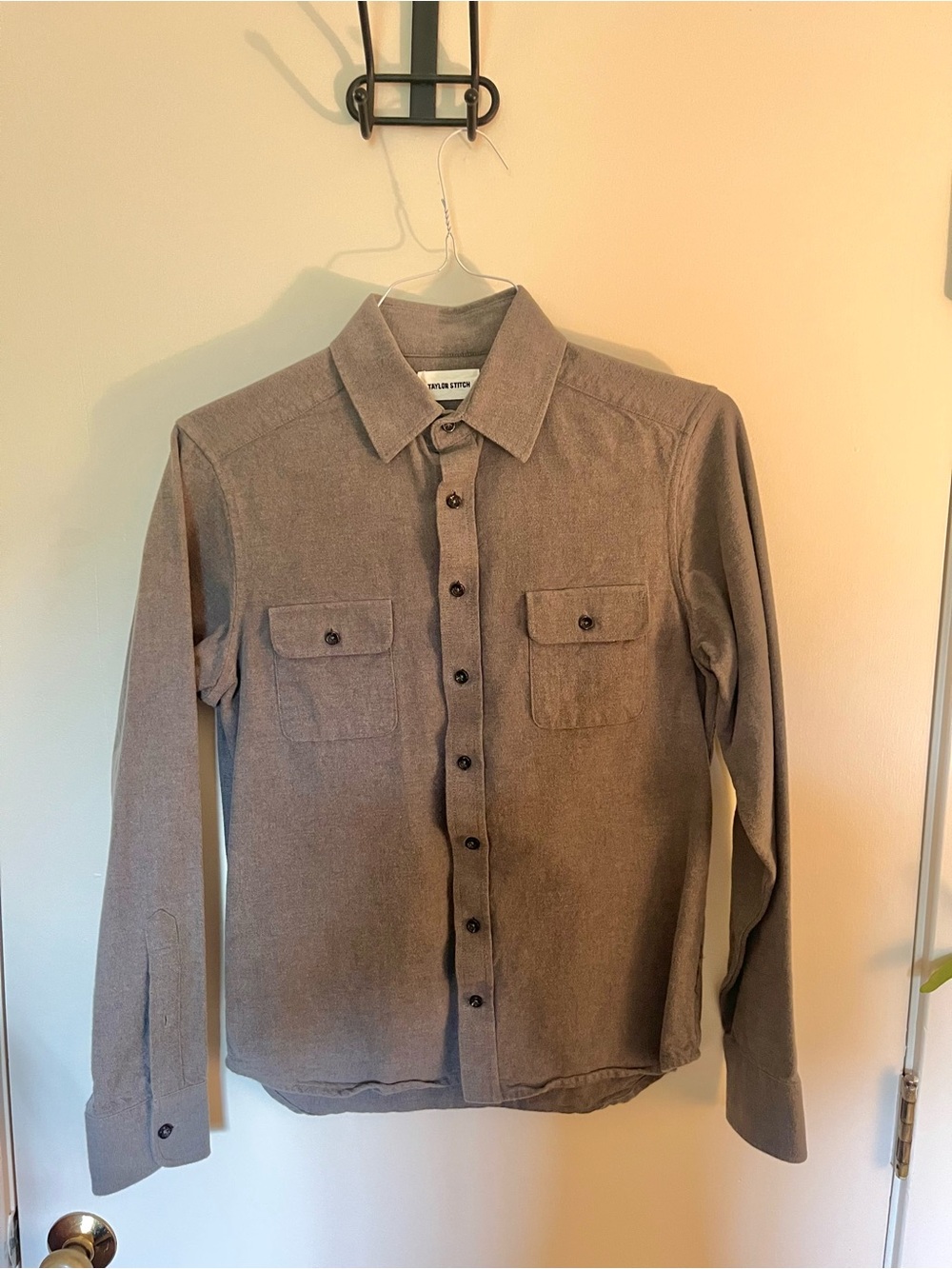 Men’s Grey Long-Sleeve Collared Shirt